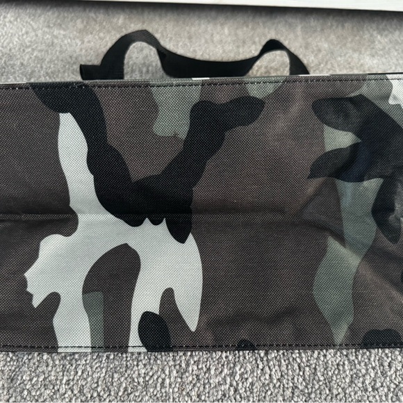 Thirty-One Camo Insulated Utility Tote Lunch Bag 12x8x6 - Picture 3 of 4
